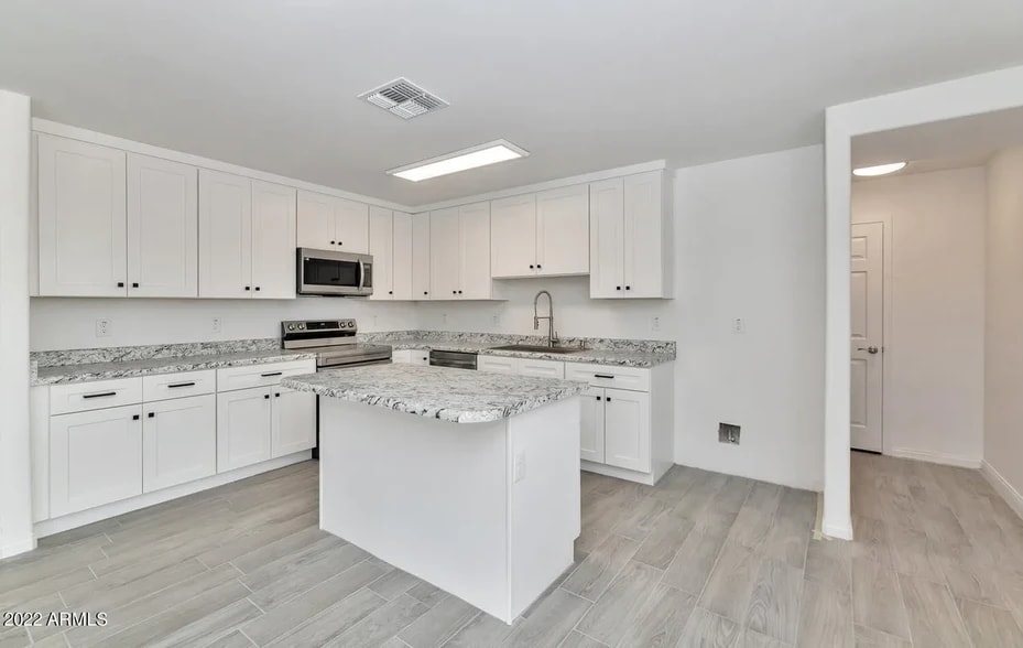 Building Photo - 9208 W Coolidge St