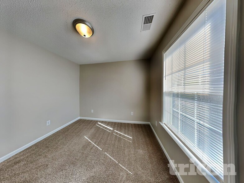 Building Photo - 63 Summer Brook Ct