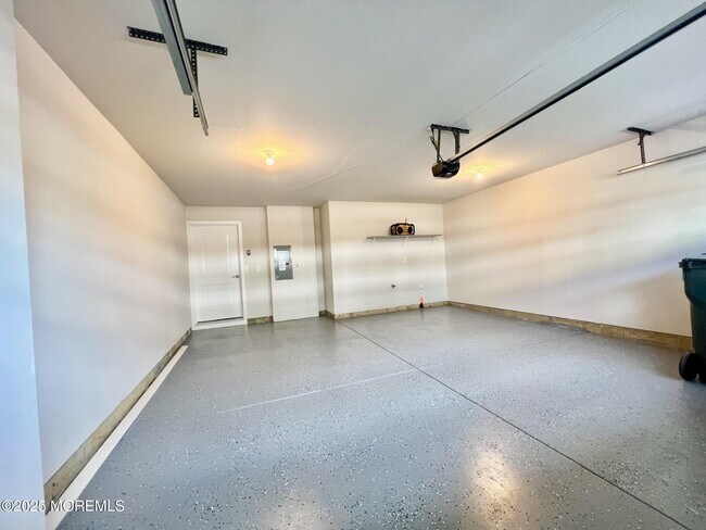 Building Photo - 32 Mariveles Wy