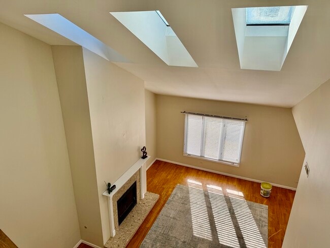 Building Photo - 909 Suffolk Ct