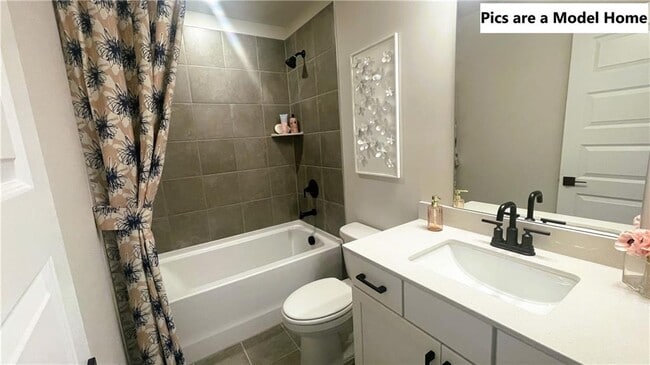 Building Photo - 3237 Madeira Dr