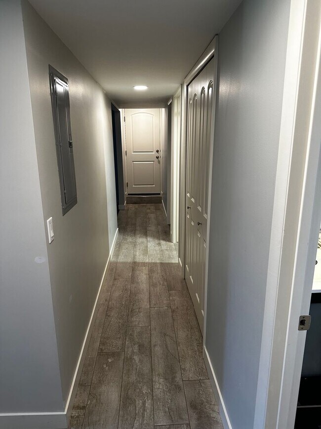 Building Photo - Beautifully Updated Two-Story Home in Sandy — Mountain Views & Big Backyard!