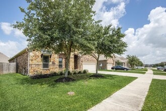Building Photo - 321 Westwood Dr