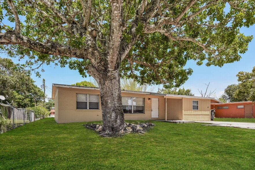 Building Photo - 1507 Bert Dr