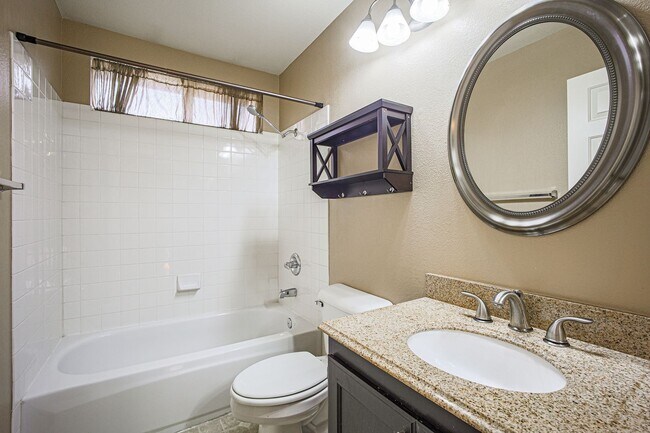 Building Photo - BEAUTIFUL 3 BD HOME LOCATED IN THE HEART O...
