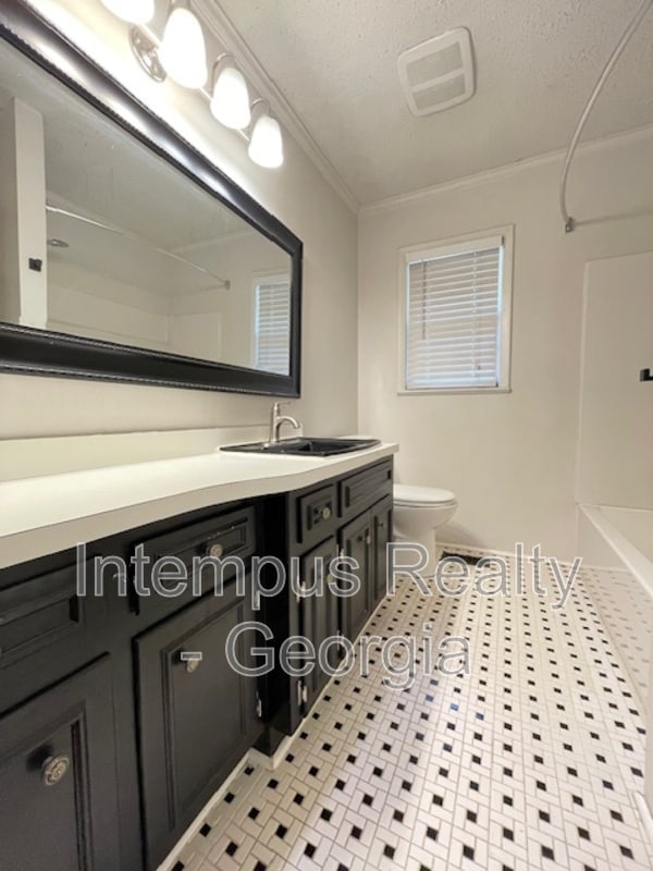 Building Photo - 633 White St