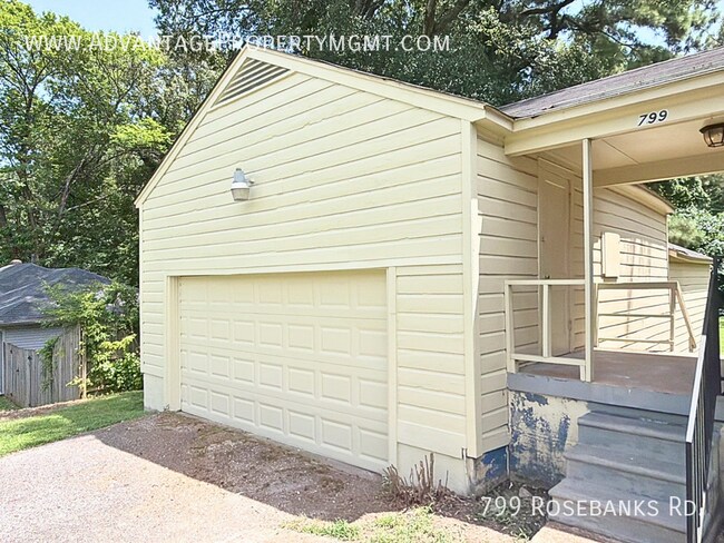 Building Photo - 799 Rosebanks Rd