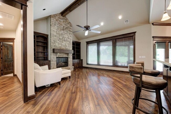 Building Photo - 22090 White Pine Cir