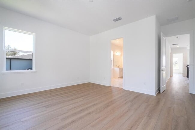 Building Photo - 16044 Pendio Dr