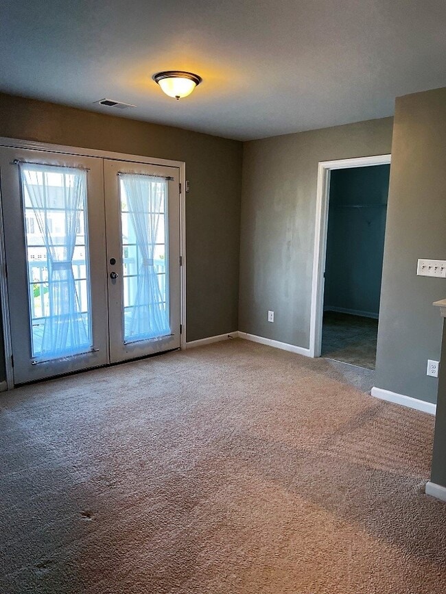 Building Photo - 300 Bracken Fern Rd