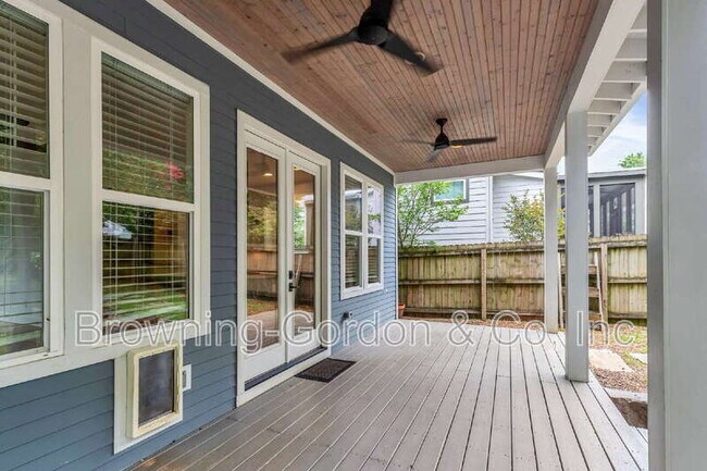 Building Photo - 1137B Kirkland Ave