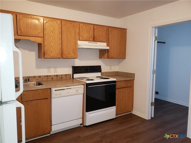 Building Photo - 4201 Primrose Dr