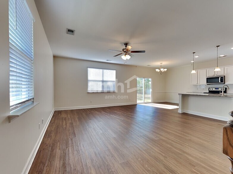 Building Photo - 447 Brookgreen Dr