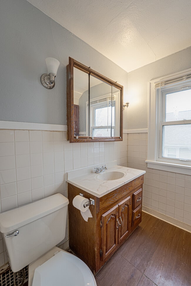 Building Photo - 814 22nd Ave