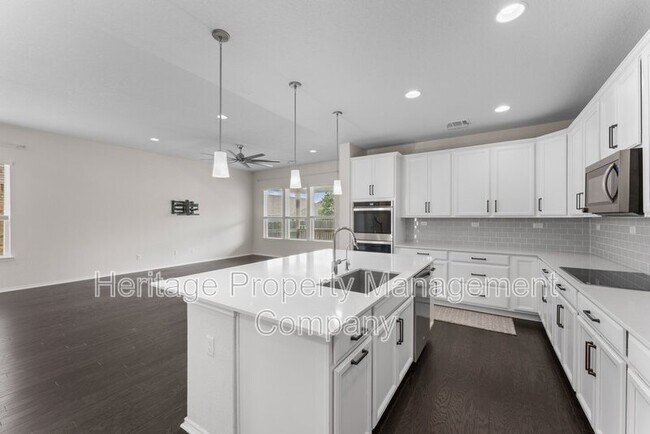 Building Photo - 942 Blue Violet