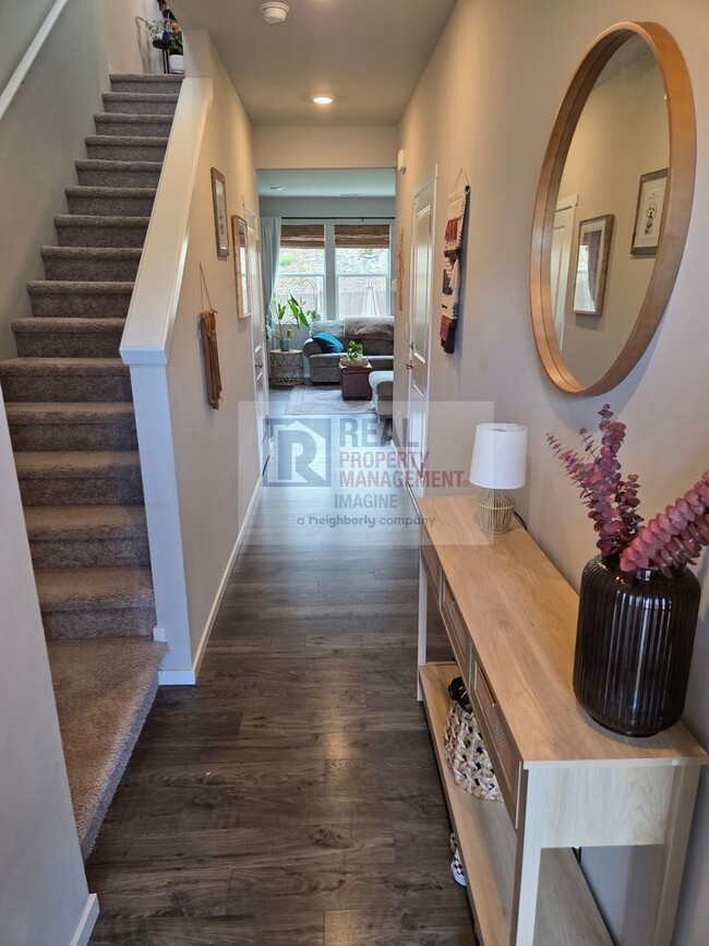 Building Photo - Check Out This Beautiful 4 Bedroom, 2.5 Bath Home!
