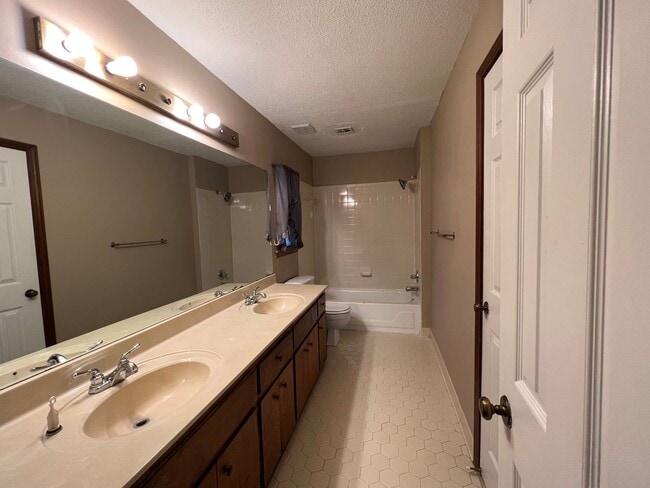 Building Photo - Home for rent in Prattville