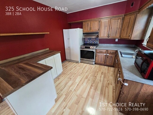 Building Photo - 325 Schoolhouse Rd