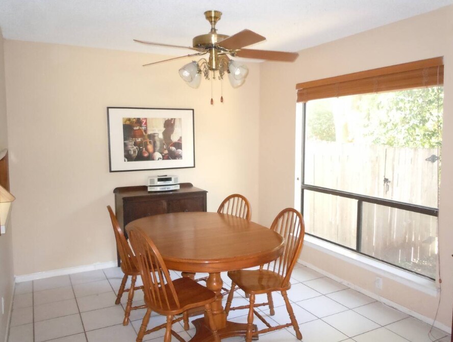 Dining area with tons of natural light. - 6806 Thorncliffe Dr