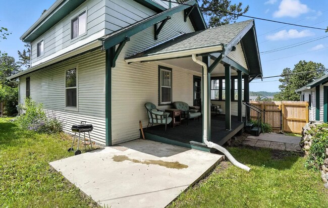 Building Photo - Fully Furnished 5-Bedroom Retreat in the Heart of Lead, SD!