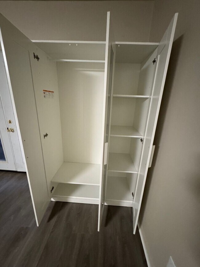 Building Photo - 5303 Shady Oak Cir