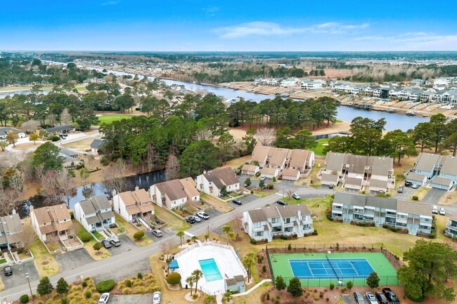 Building Photo - 4088 Fairway Lakes Dr