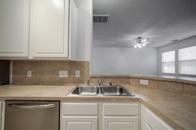 Building Photo - 146 Silver Penny Dr