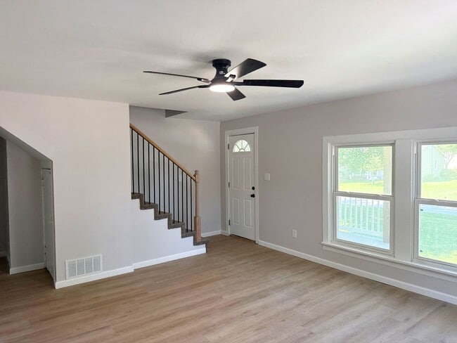Building Photo - Move In Ready....4748 Warnock Ave