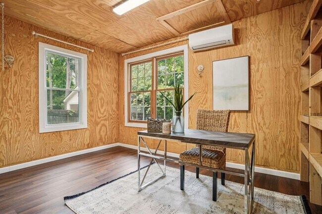 Building Photo - 615 Sycamore Dr