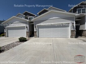 Building Photo - 1042 Villa Vista Dr