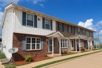 Building Photo - Spacious 3BR/1.5BA with In-Unit Washer/Dryer in Bloomington