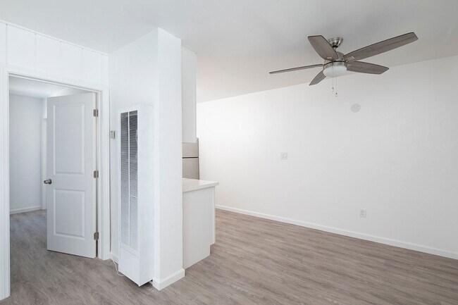 Building Photo - Beautiful1 Bedroom Near SDSU with Onsite Laundry!