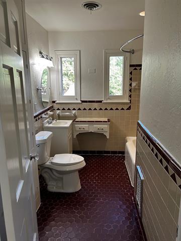 Building Photo - 5811 Palm Ln