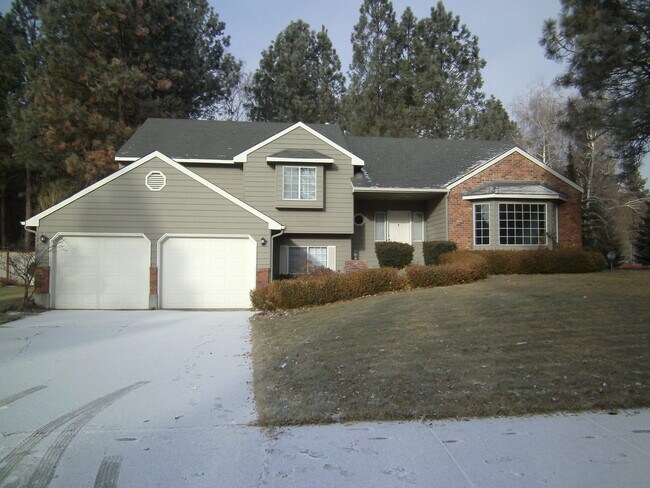 Building Photo - Great Brentwood Forest Home Available soon!!!