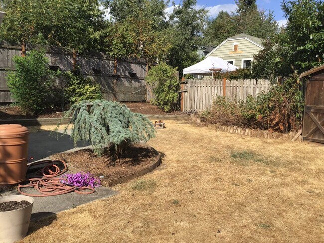 Building Photo - Ravenna Charmer!!’