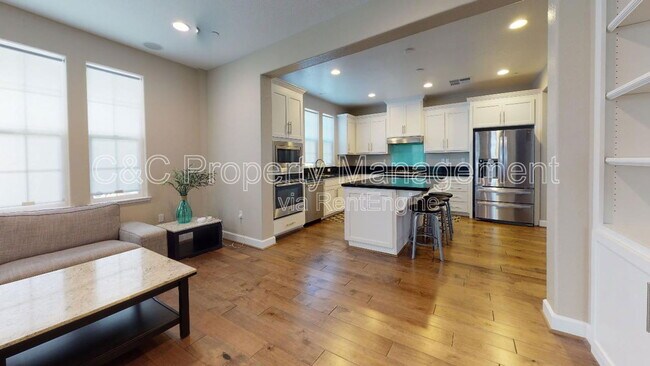 Building Photo - 412 Bungalow Dr
