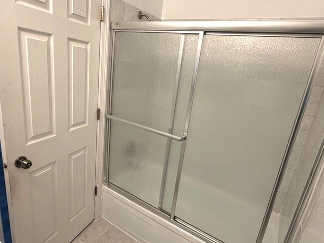 Building Photo - 1322 Fargo Ave