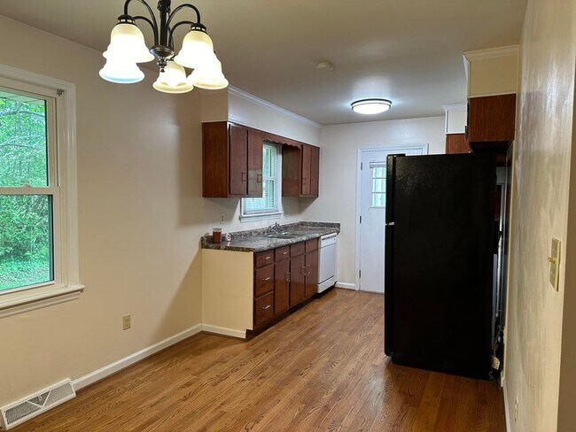 Kitchen - 6726 Jasmine Cir