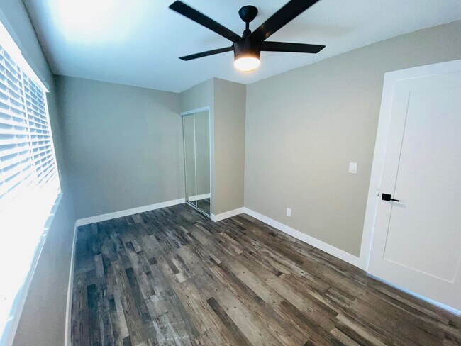 Building Photo - 569 Park Way