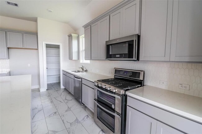Building Photo - 10106 Water Harbor Dr