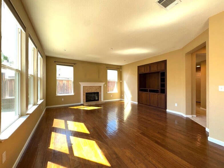 Building Photo - 1669 Marina Way