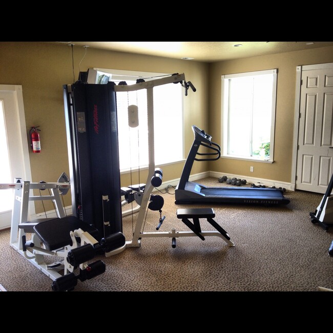 Clubhouse gym - 9485 S Fairway View Dr