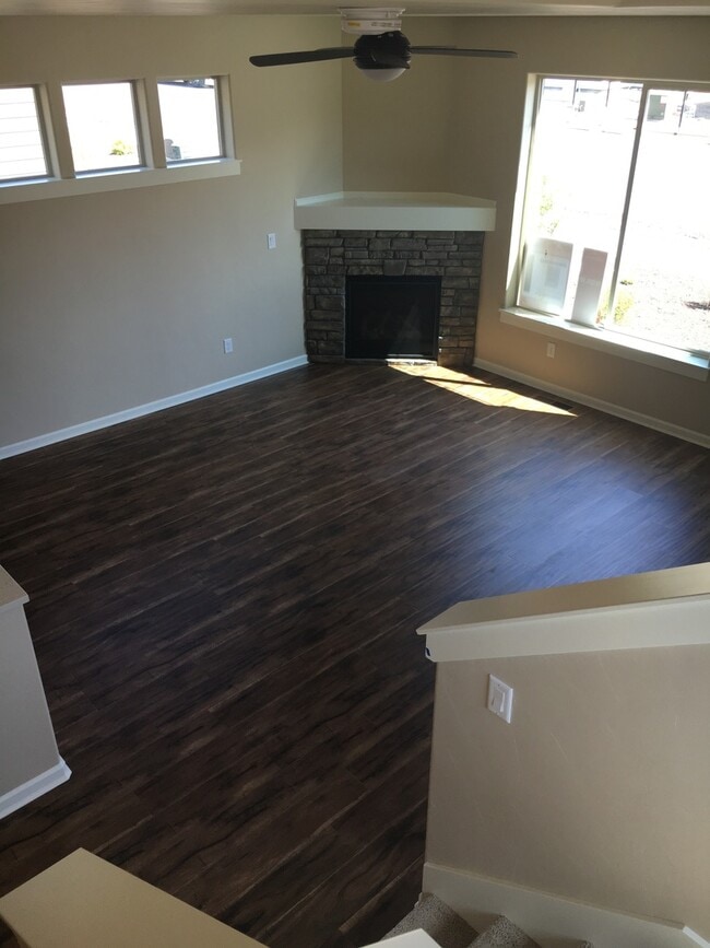 Building Photo - Beautiful Pahlisch home w/great floor plan...