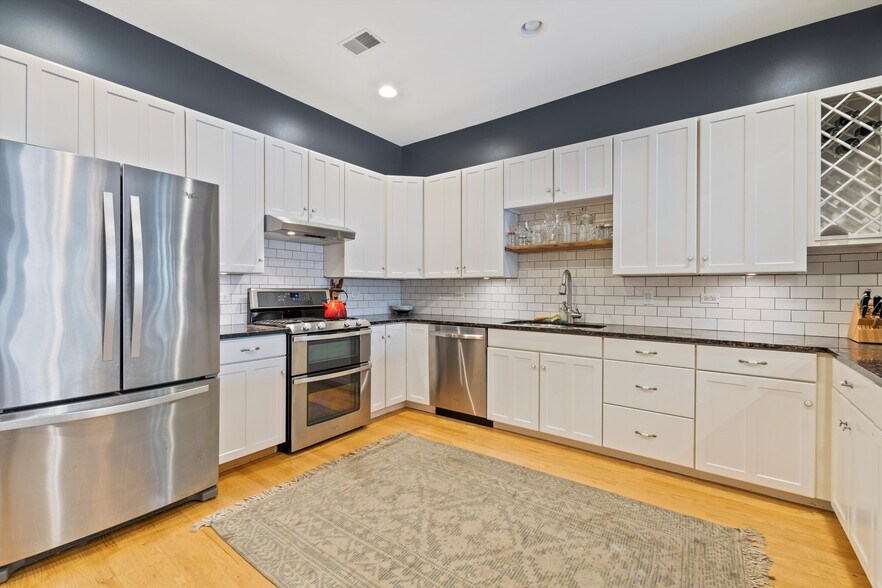 Building Photo - 4532 N Damen Ave