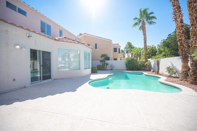 Building Photo - 8420 Bay Crest Dr