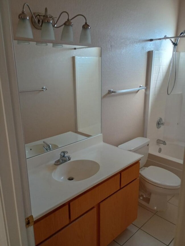 Building Photo - W Concordia Dr