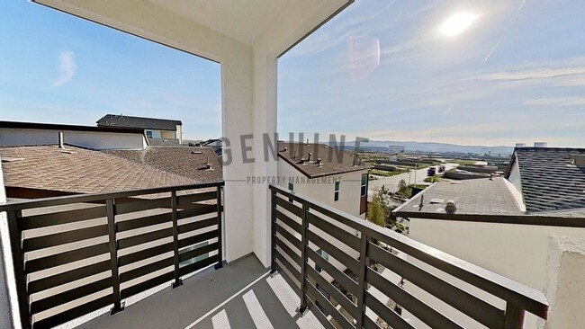 Building Photo - Spacious 4Bd 4Ba Tri-Level Home in Luna Park Community in Irvine