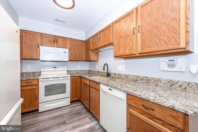 Building Photo - 161 Heathfield Dr