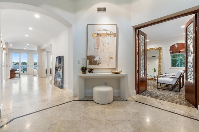 Building Photo - 305 N Hibiscus Dr