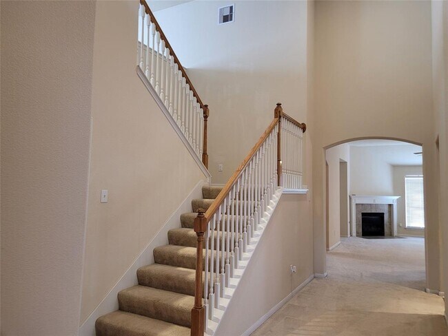 Building Photo - 6619 Halcyon Days Dr